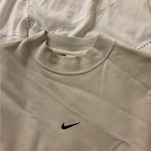 Men’s Nike long sleeve shirt - Picture 4 of 6